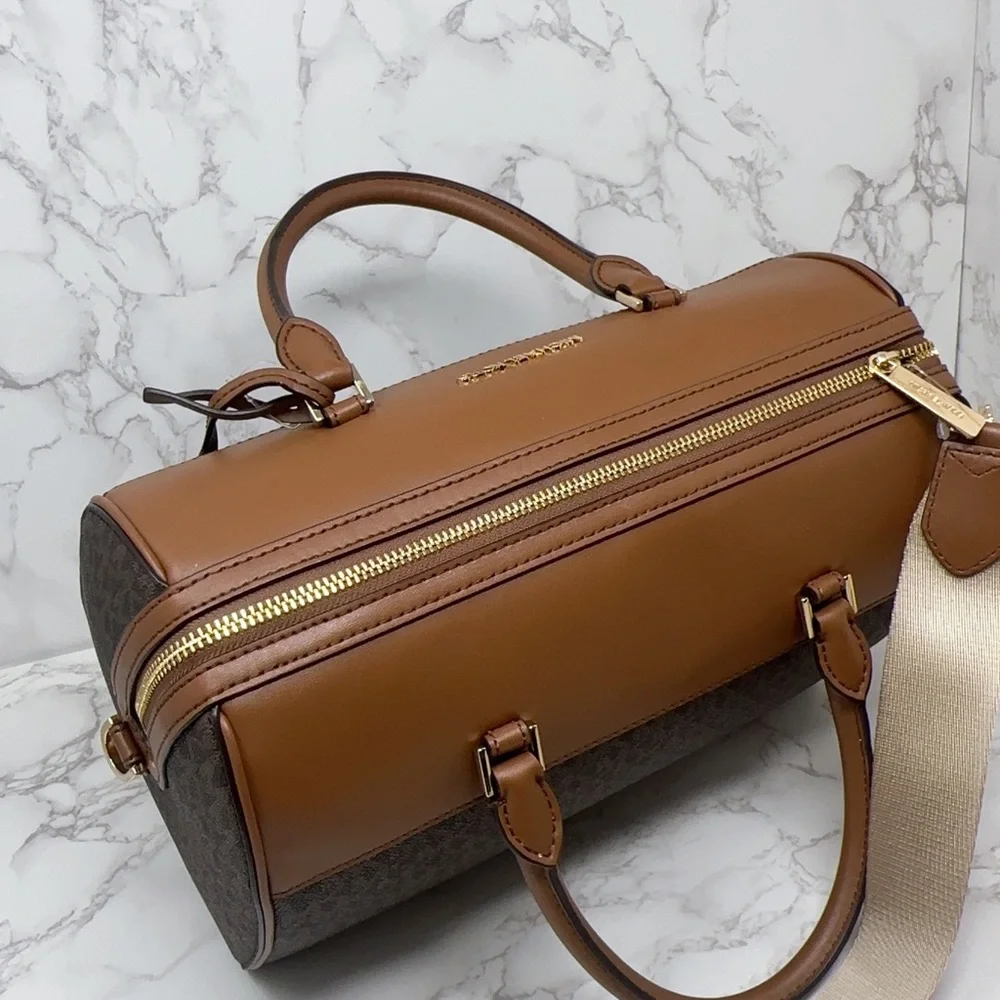 Michael Kors travel medium duffle bag - Picture 2 of 10